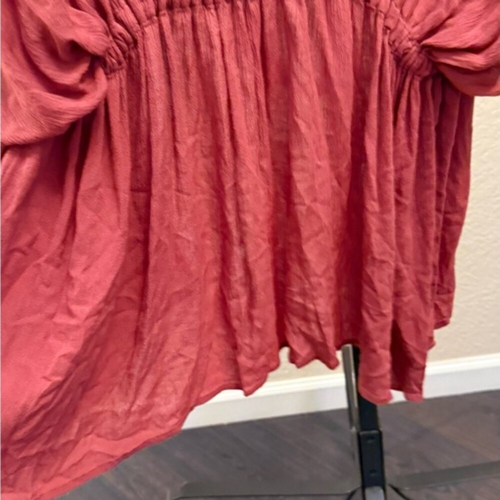 Float through your day in this Treasure & Bond boho tunic, crafted from airy vis - Picture 7 of 8